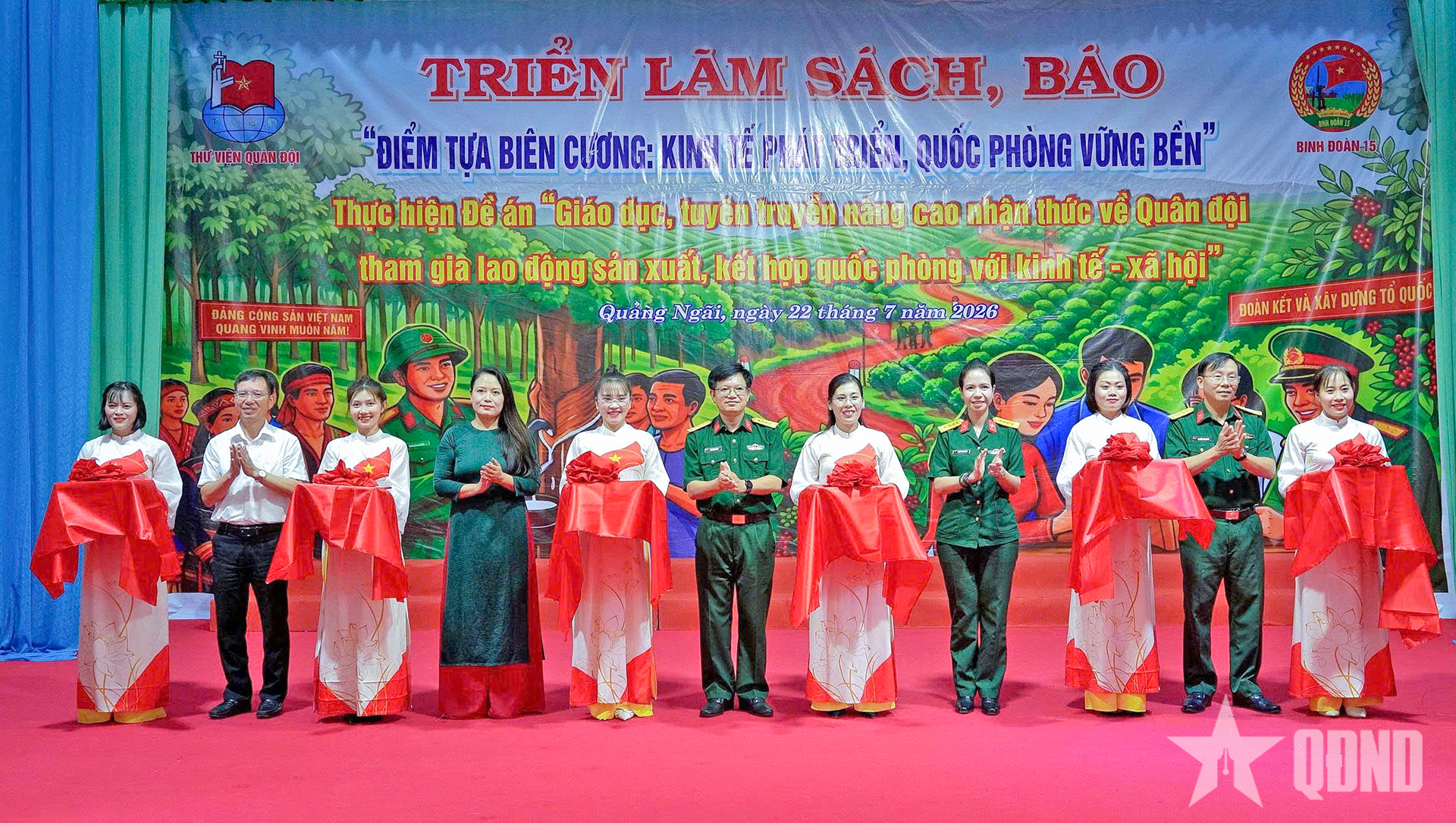 Thư viện Quân đội tổ chức triển lãm sách, báo tại Đoàn Kinh tế - Quốc phòng 78 (Binh đoàn 15)

